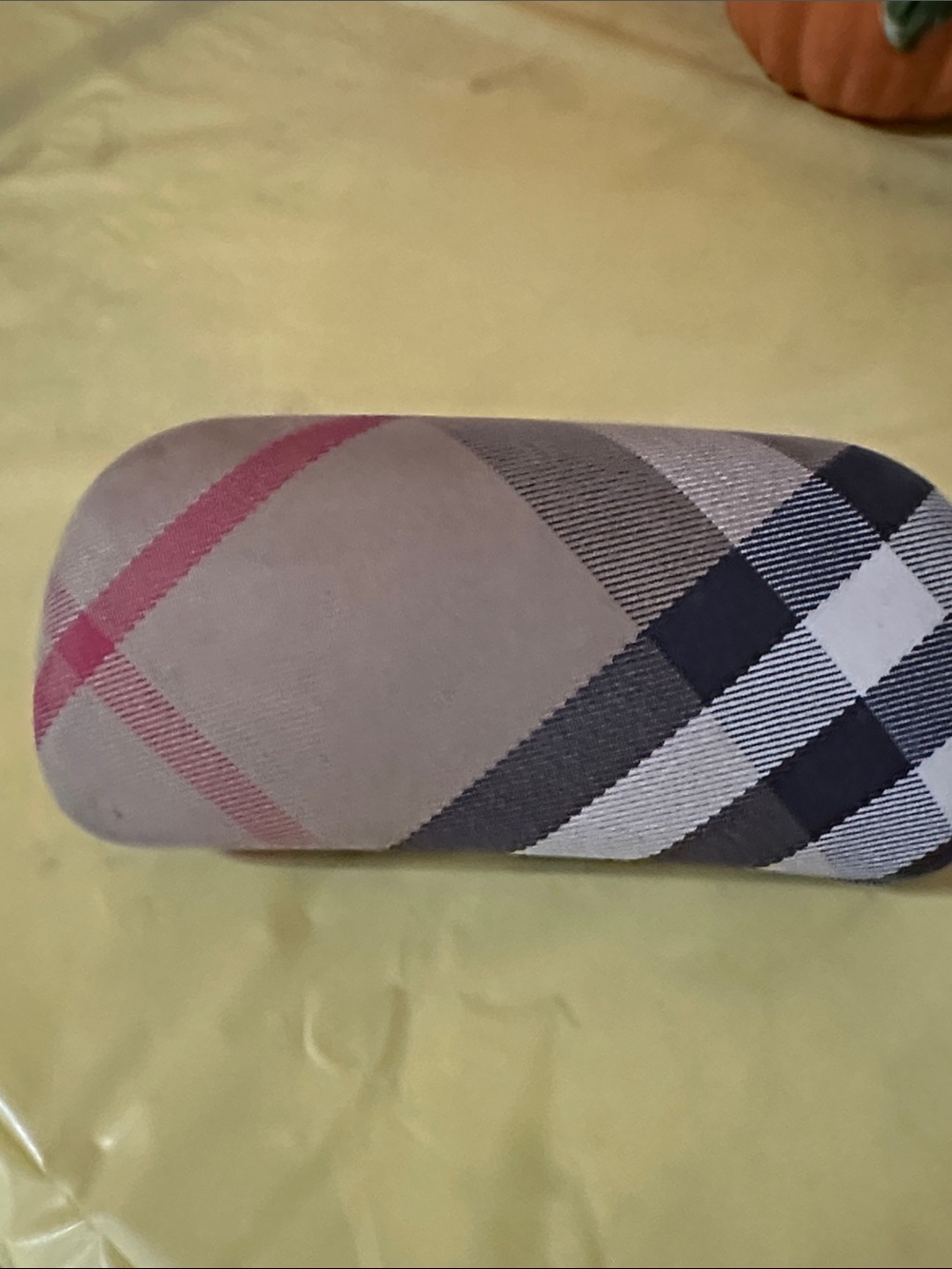 Burberry clamshell Plaid Eyeglass Hard Case in Beige, Pink and Black